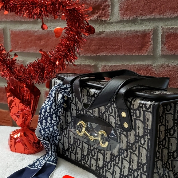 Ladies Fashionable Handbag  - $75 NWT - Picture 6 of 6